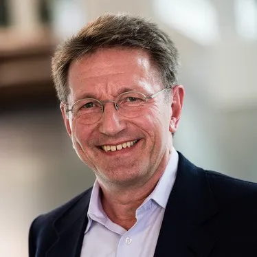 Dr. Martin Petry